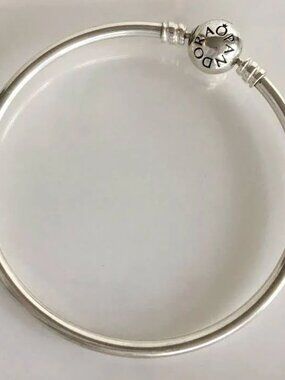 NWOT Pandora Moments Signature Bangle Bracelet
